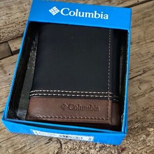 Columbia Black and Brown Leather Card Holder